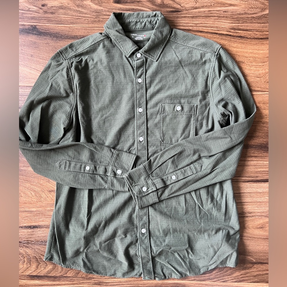 Untuckit Green Button down